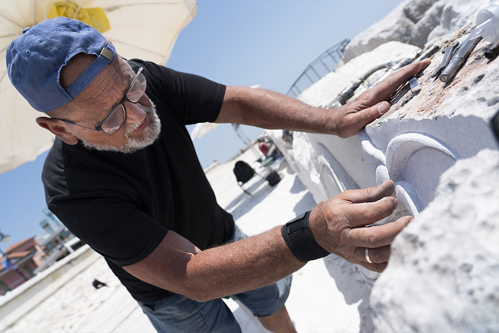 ScoglieraViva | Simposio internazionale di scultura all’aperto, Caorle, Venezia – backstage 2025 ScoglieraViva | Simposio internazionale di scultura all'aperto, Caorle, Venezia - backstage 2025